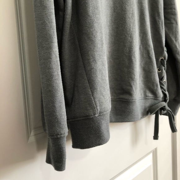 GARAGE GREY CREWNECK W/ TIE SIDE ON LEFT SIDE - SM - Picture 4 of 6